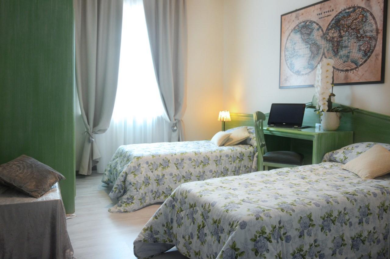 Hotel Oceano بسكييرا ديل غاردا المظهر الخارجي الصورة
