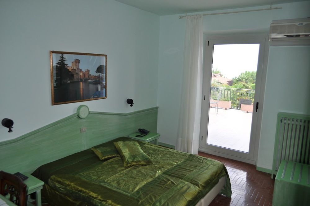 Hotel Oceano بسكييرا ديل غاردا المظهر الخارجي الصورة